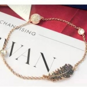 2019新款，Swarovski 施华洛世奇 轻盈羽毛隐形磁扣手链 5495340
