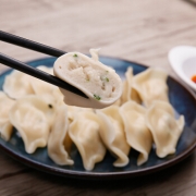 泰祥 海鲜水饺组合装1.8kg（鲅鱼360g*3+鱿鱼360g*2） 89元，可低至44.5元