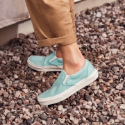 双11预售：Vans 范斯 Slip-On 女士帆布鞋 243元包邮（30元定金，11.11付尾款）