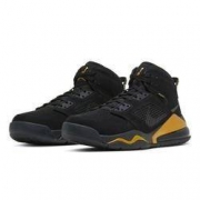 8日10点： AIR JORDAN MARS 270 CD7070 男子运动鞋