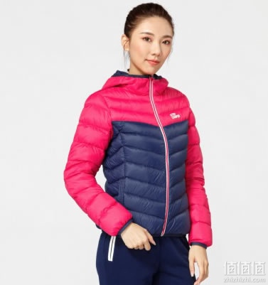 特步700蓬松轻质 女款防风锁温长袖连帽羽绒外套
