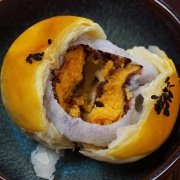 荔园 咸鸭蛋黄酥 红豆味 6枚 共330g 14.9元包邮（需用券）