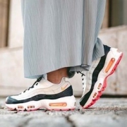 考拉海购黑 卡会员：NIKE Air Max 95 Essential 女子运动鞋