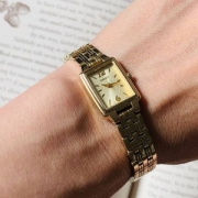 Seiko 精工 SXGL62 女士金色方形石英优雅时装腕表