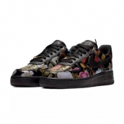 耐克NIKE 女子 AF1 空军一号 运动鞋 AO1017-002黑色花卉