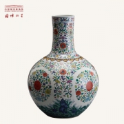 中国国家博物馆收藏品 斗彩海水江山团花天球瓶
