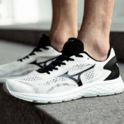 双12预告： Mizuno 美津浓 RC-01 J1CR190050 男款跑鞋
