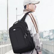 卡帝乐鳄鱼 大容量双肩背包 券后￥16.9