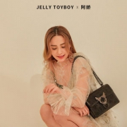 阿娇同款 香港潮牌 Jellytoyboy 蜜蜂扣信封包