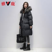 雅鹿 女长款大毛领羽绒服