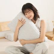 8H Z6 护颈按摩天然乳胶枕 149元包邮