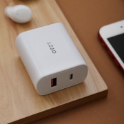 京东京造 TC-026 旅行快速充电器 30W 1A1C 53元（需用券）