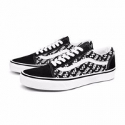 18日0点： Vans 范斯 Old Skool Logo Repeat 男女款板鞋