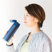 一键开合、单手操作：Thermos 膳魔师 保温杯 550ml  FHL-550