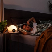 带日出和日落的唤醒灯闹钟：Lumie Bodyclock Rise 100 自然唤醒床头灯