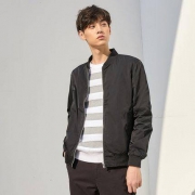17日0点、前1小时：美特斯邦威 88734153 男士棒球领夹克