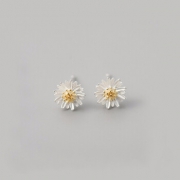alivinee 阿莉维妮 s925银小雏菊耳钉（配银耳塞） 39元包邮（需用券）