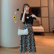 云美莎 纯棉小雏菊T恤+碎花半身裙 49.9元包邮（需用券）