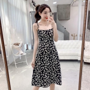 夏季2020年新款裙子复古法式小雏菊连衣裙女夏气质高腰显瘦吊带裙