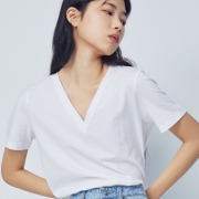 61预售：Basic House 百家好 HUTS927J 纯色V领四季T恤 98元（需定金20元，1日付尾款）
