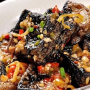 斗腐王 油炸臭豆腐 36片 带调料辣酱 19.9元包邮（需用券）