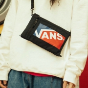 1日0点、61预告：Vans 范斯 Trend Acc VN0A4BQHBLK 男女斜挎包单肩包 98元