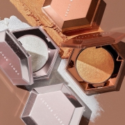 FENTY BEAUTY 星钻炸弹3D高光粉饼 8g #干邑蜜金 293元（需用券）