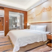 坐拥36000㎡石湖山水！苏州石湖金陵花园酒店豪华房1-2晚套餐（含儿童乐园门票） 579元/2晚