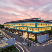 上海国际旅游度假区 万怡1晚2大2小双早+双人晚餐迪士尼亲子游