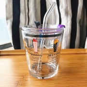 良舍匠筑 带刻度玻璃牛奶杯+硅胶密封盖+硅胶吸管 350ml 9.9元包邮（需用券，2人拼购）