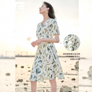 百亿补贴：对白复古碎花连衣裙