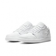 9日0点： AIR JORDAN 1 LOW 553558 男子运动鞋