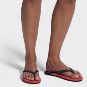 19日0点、限尺码： adidas 阿迪达斯 EEZAY FLIP FLOP F35031 女子游泳拖鞋