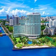 周末不加价 海口华彩华邑酒店 高级房市景房1晚（含早餐+中式餐+帆船体验/下午茶）