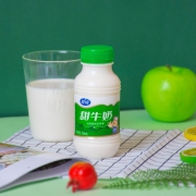 中国驰名商标，家乐福牛奶代工商：243mlx15瓶 夏进 全脂甜牛奶
