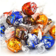 Lindt 瑞士莲 Lindor牛奶巧克力松露-大约80个巧克力球，1公斤-适合共享-牛奶，白巧克力，黑巧克力和榛子巧克力球，具有柔滑的夹心