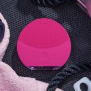 适合各种肤质！FOREO 斐珞尔 LUNA  MINI 2 硅胶按摩洁面仪 紫红色 含税到手561.79元