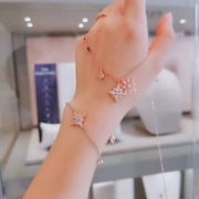 某猫¥769！Swarovski 施华洛世奇女士 八芒星磁扣手链 5494886 到手279.56元