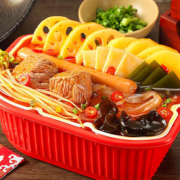 三盒（约2斤）牛肉火腿肠自热火锅