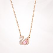 21日10点黑卡会员！ SWAROVSKI 5469989 Dazzling Swan系列 镂空粉红天鹅项链