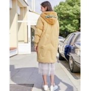 三彩 D946889Y10 字母刺绣连帽长款羽绒服