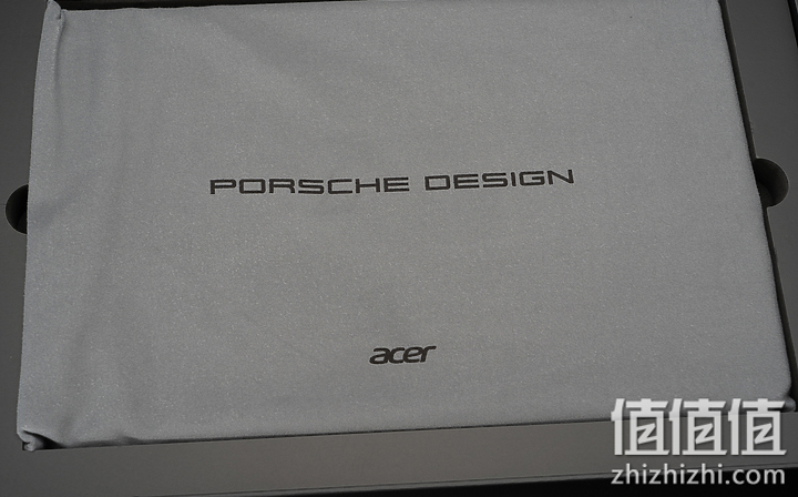 Acer 宏碁 Book RS 保时捷限量版笔记本电脑包装