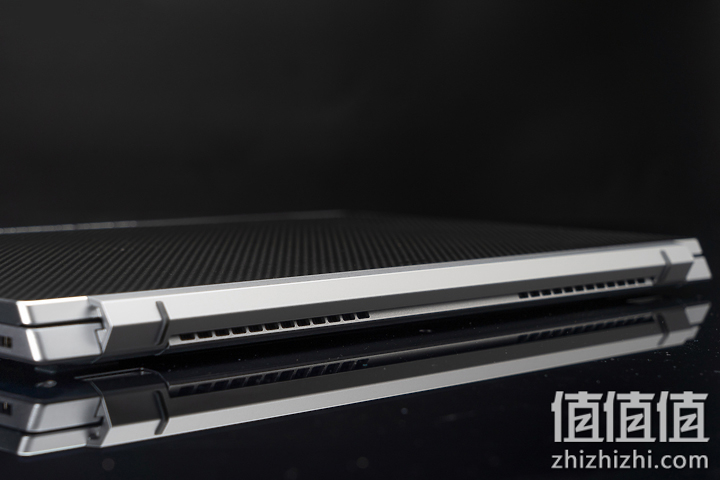 Acer 宏碁 Book RS 保时捷限量版笔记本电脑尾端