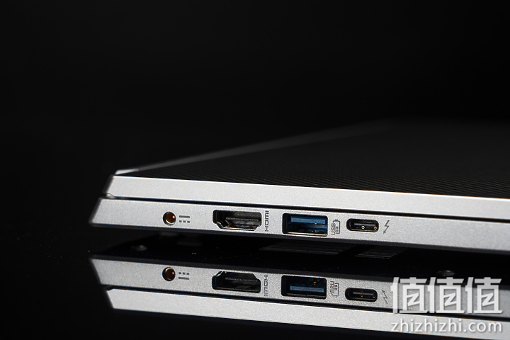 Acer 宏碁 Book RS 保时捷限量版笔记本电脑的接口