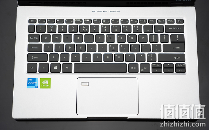 Acer 宏碁 Book RS 保时捷限量版笔记本电脑C面