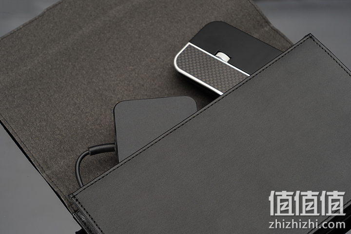 Acer 宏碁 Book RS 保时捷限量版笔记本电脑配件收纳示意图