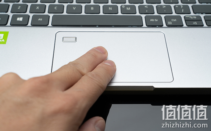 Acer 宏碁 Book RS 保时捷限量版笔记本电脑的触控板