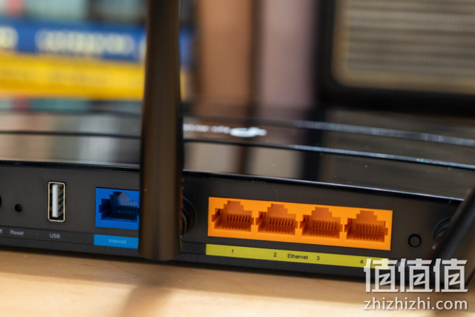 Archer A7路由器的接口是1个WAN端口和四个千兆以太网端口，以及1个USB 2.0接口