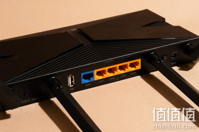 AX20拥有一个WAN端口和四个LAN以太网端口。但使用的是USB 2.0端口
