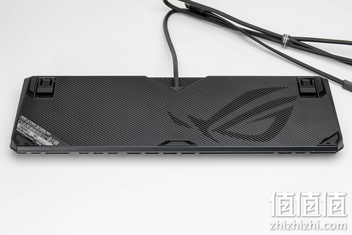 ROG STRIX SCOPE RX游戏机械键盘背面